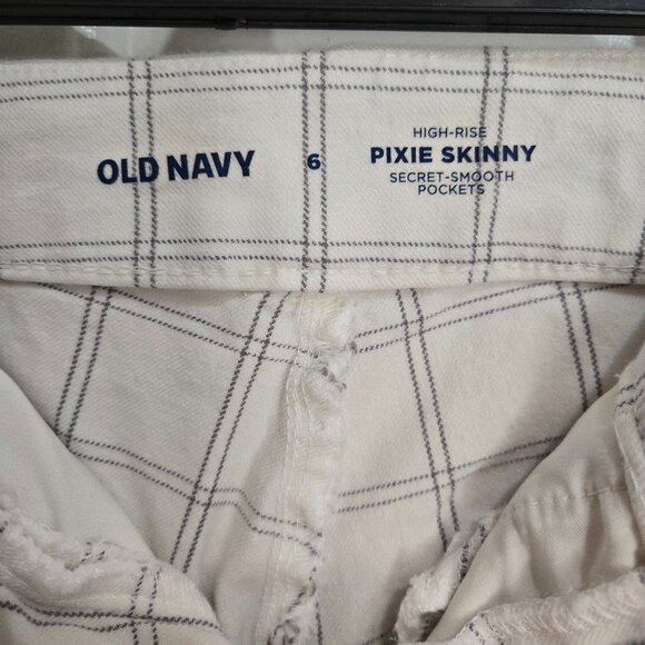 Old Navy_High Rise Pixie Skinny with Secret-Smooth Pockets_Size 6 - Picture 2 of 3